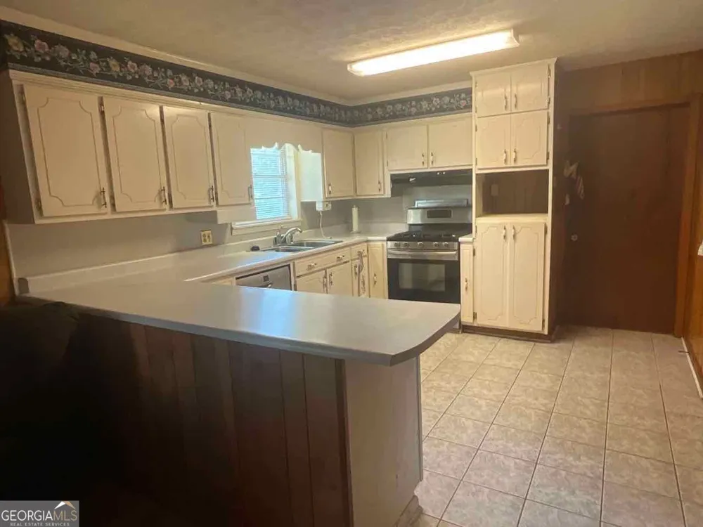 2100 Ben Hill AVE Waycross, GA 31503