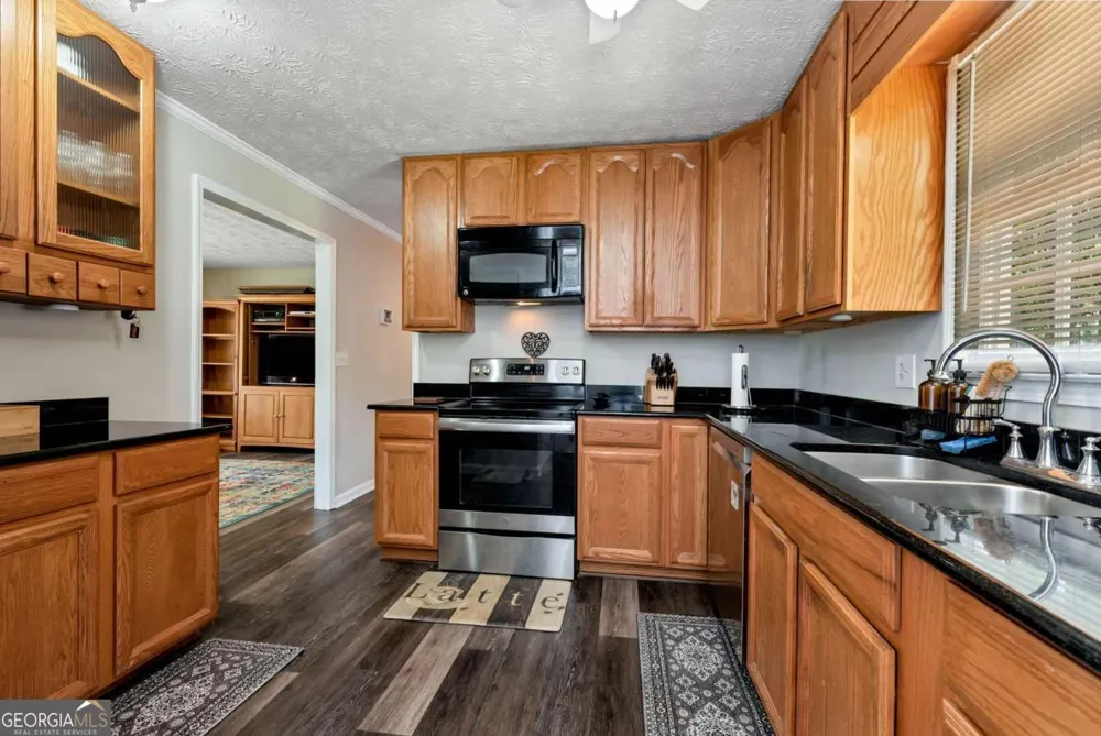 1847 Oak Ridge LN Lawrenceville, GA 30044