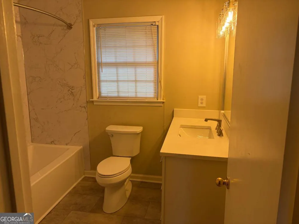 1847 Oak Ridge LN Lawrenceville, GA 30044