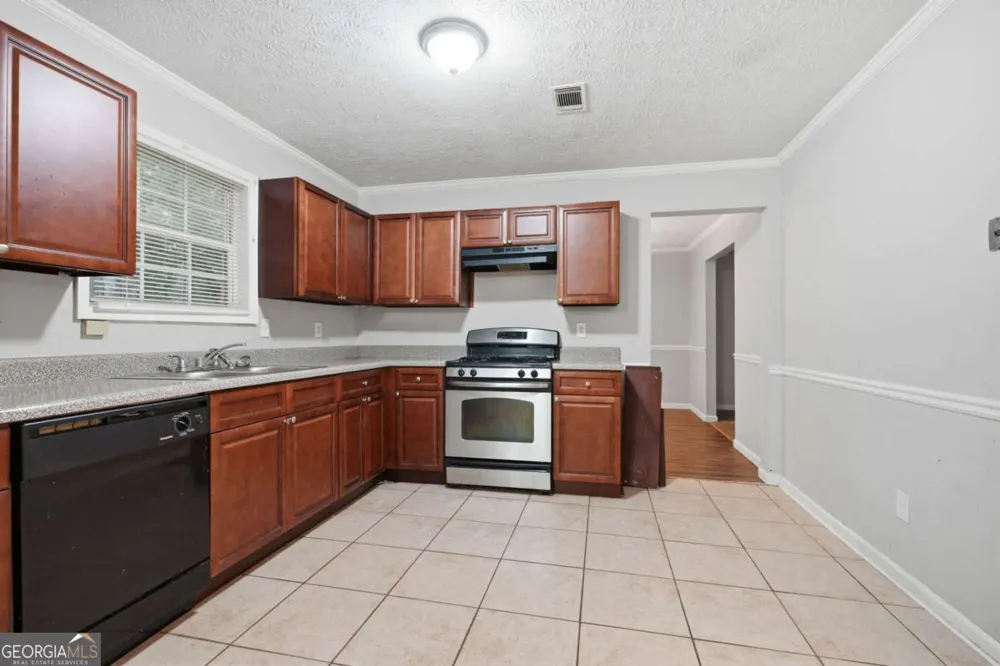 1499 Saint Dunstans RD Lithonia, GA 30058