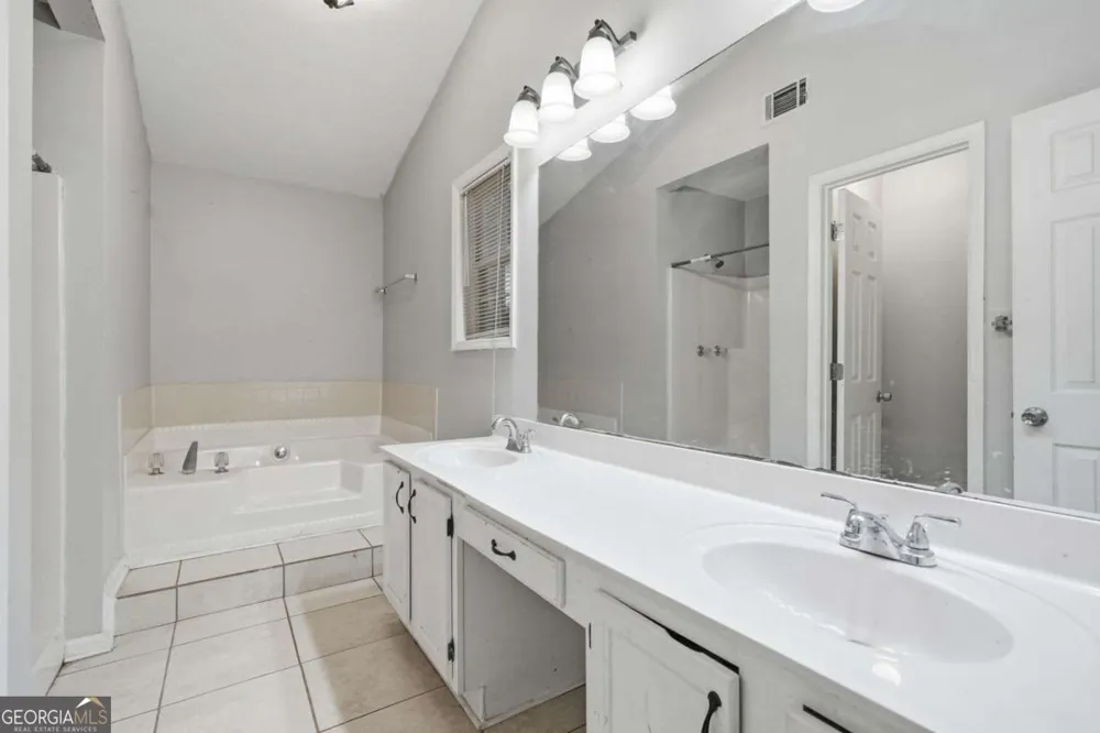 1499 Saint Dunstans RD Lithonia, GA 30058