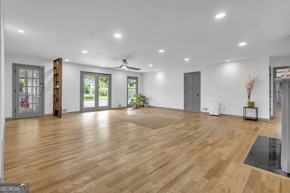 8671 Lake Forrest DR Douglasville, GA 30134