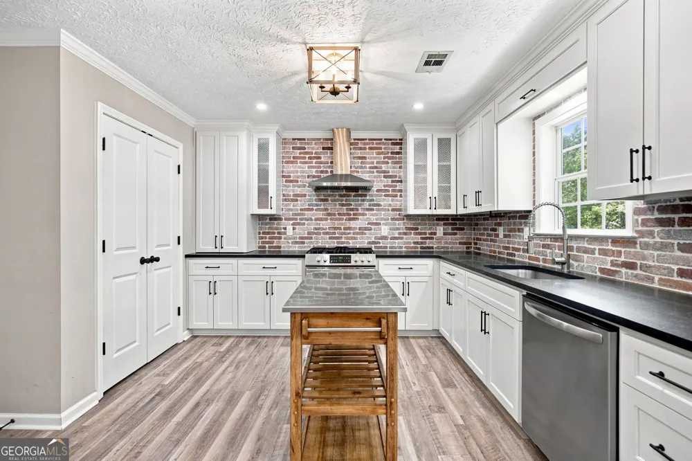 15 Stonewood WAY Sharpsburg, GA 30277