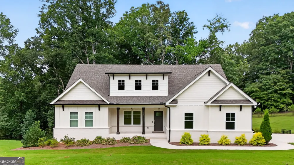 727 Old Collins RD Hoschton, GA 30548