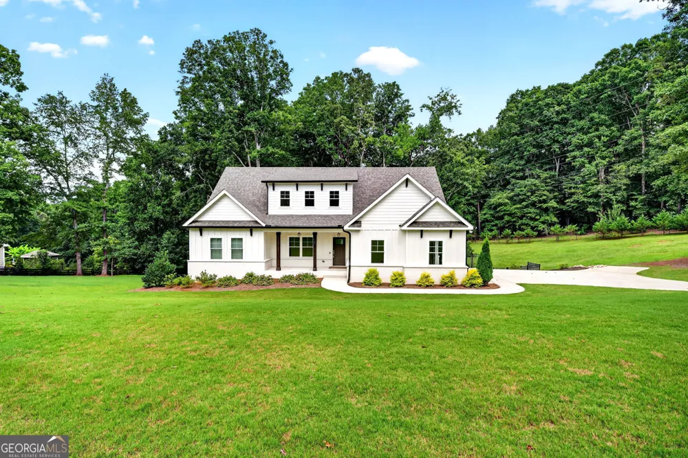 727 Old Collins RD Hoschton, GA 30548