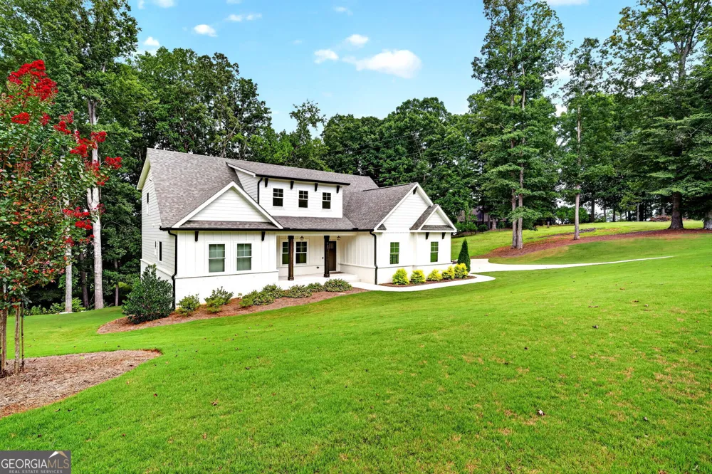 727 Old Collins RD Hoschton, GA 30548