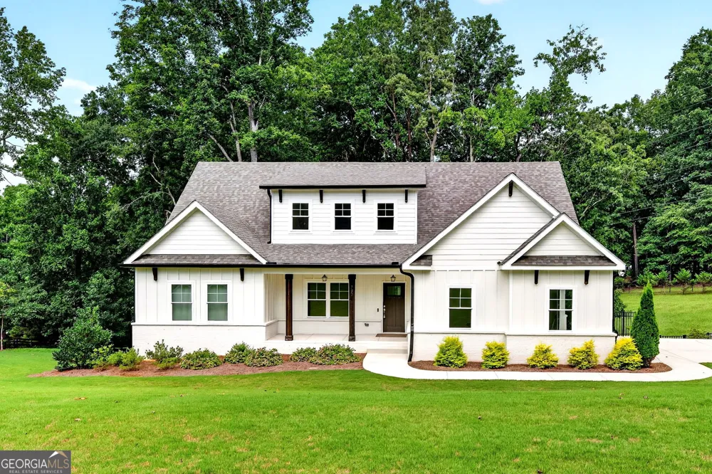 727 Old Collins RD Hoschton, GA 30548
