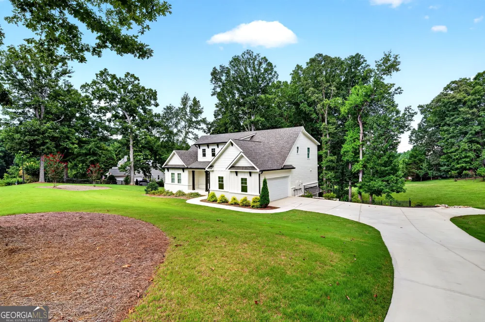 727 Old Collins RD Hoschton, GA 30548