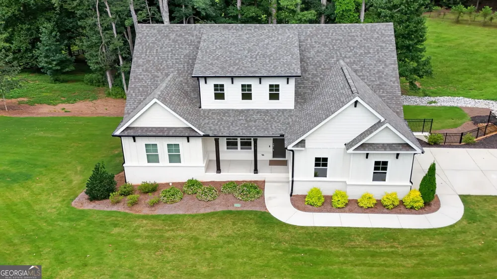 727 Old Collins RD Hoschton, GA 30548