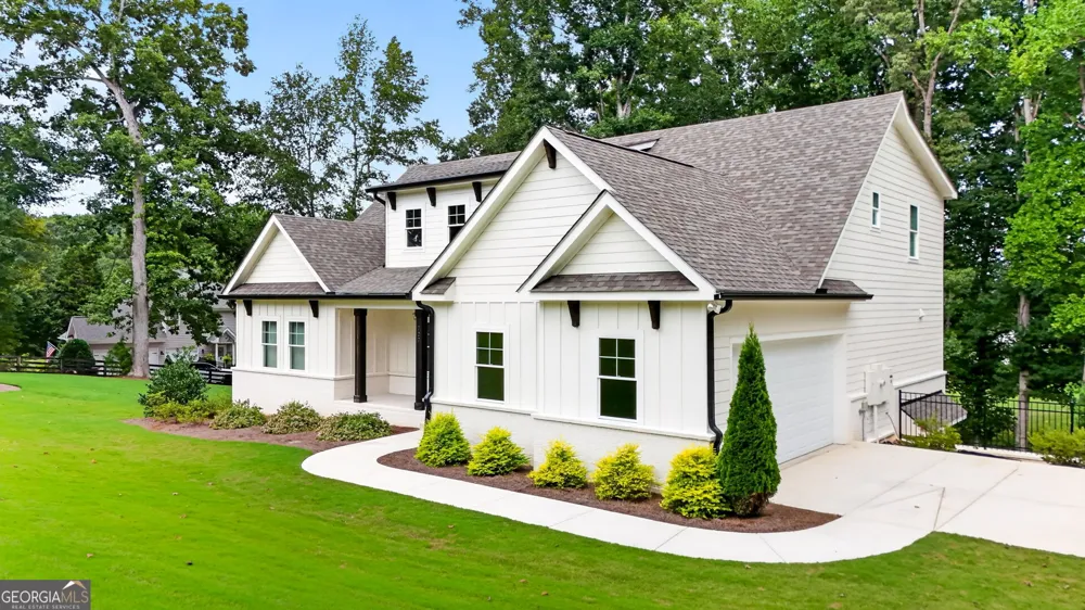 727 Old Collins RD Hoschton, GA 30548