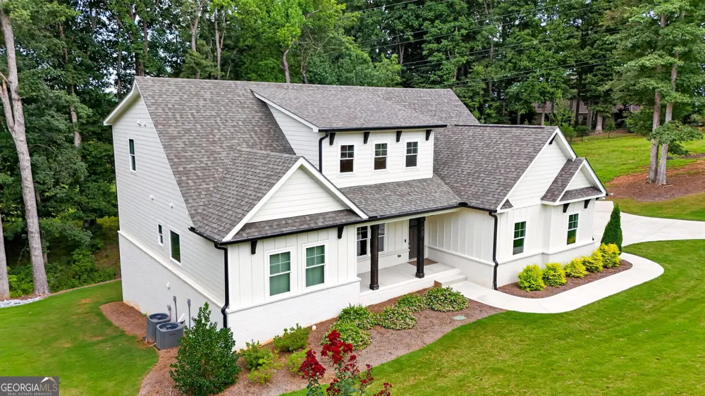 727 Old Collins RD Hoschton, GA 30548