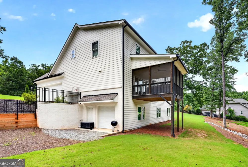 727 Old Collins RD Hoschton, GA 30548