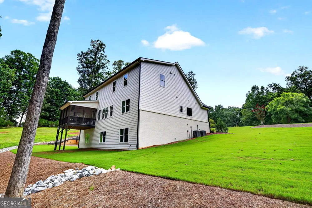 727 Old Collins RD Hoschton, GA 30548