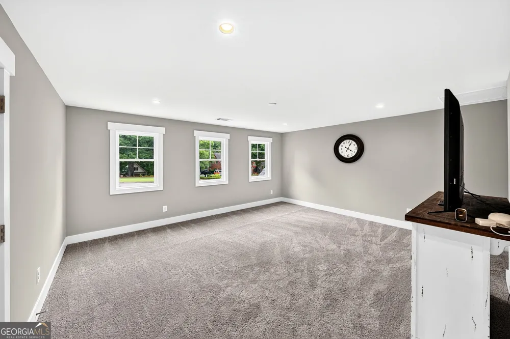 727 Old Collins RD Hoschton, GA 30548