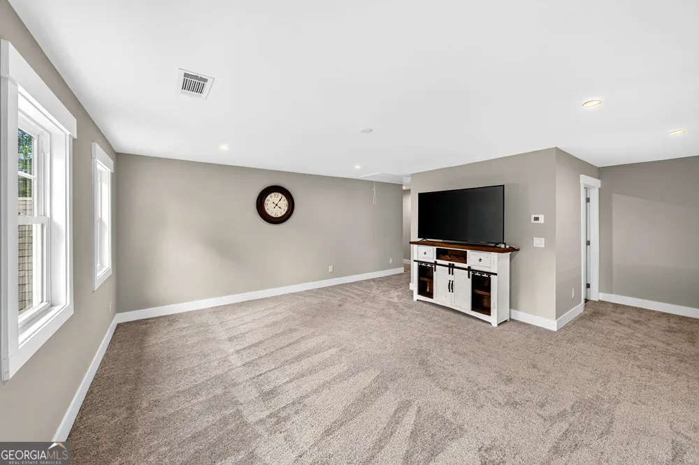 727 Old Collins RD Hoschton, GA 30548