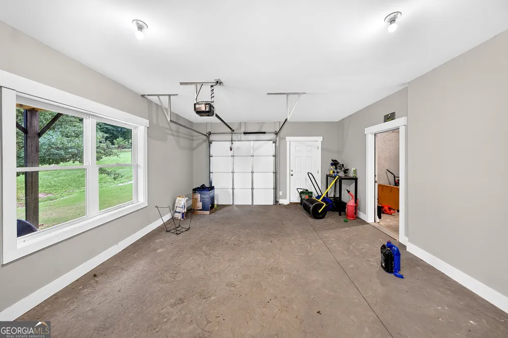 727 Old Collins RD Hoschton, GA 30548