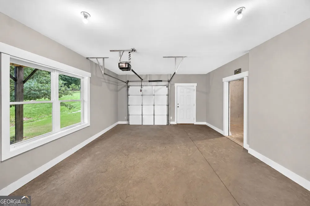 727 Old Collins RD Hoschton, GA 30548