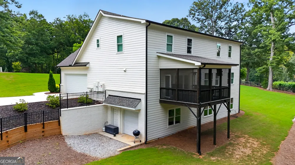 727 Old Collins RD Hoschton, GA 30548
