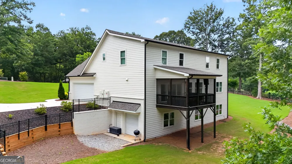 727 Old Collins RD Hoschton, GA 30548