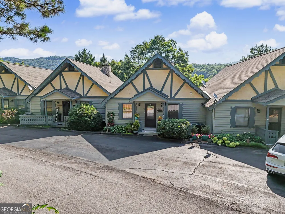 70 Spy Glass CIR Dillard, GA 30537