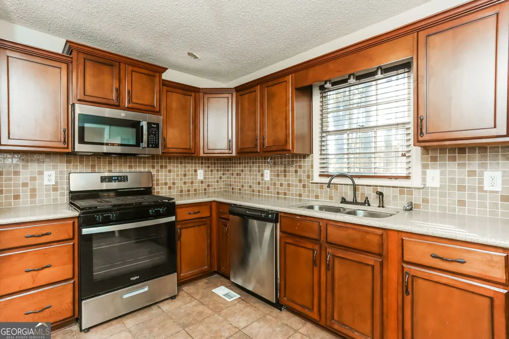 654 Ladora DR Dallas, GA 30157