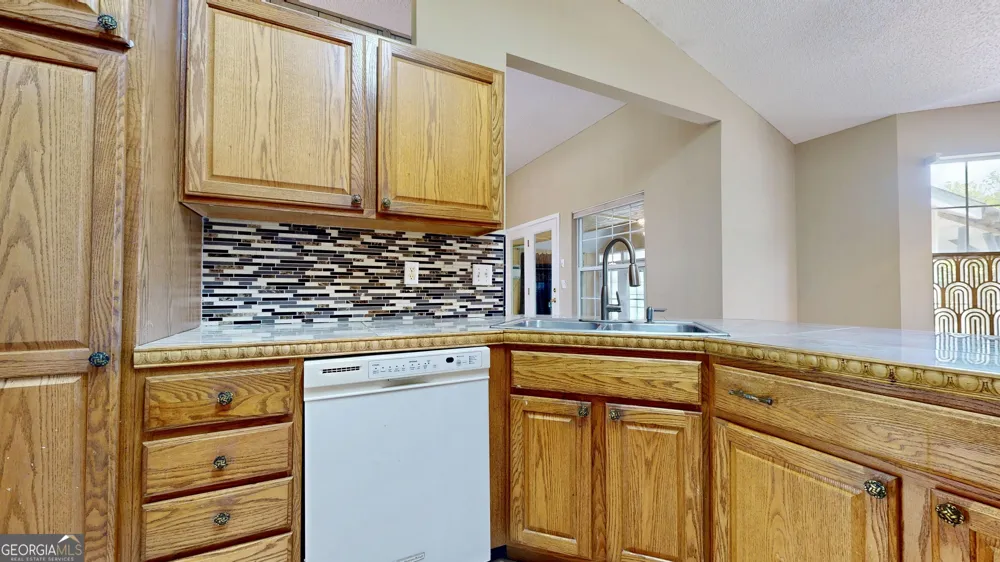 3473 Robin RDG Waycross, GA 31503