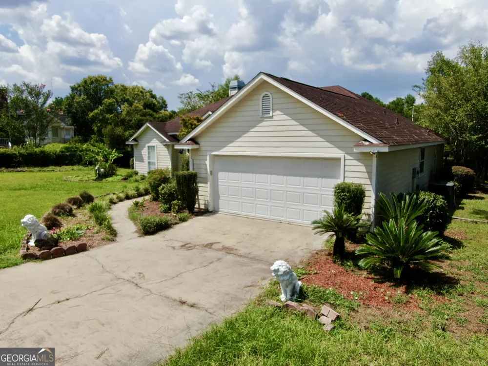 3473 Robin RDG Waycross, GA 31503