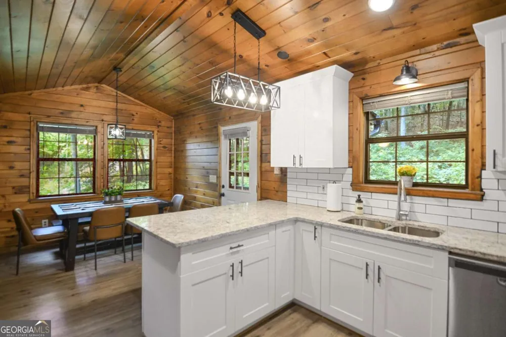 136 Fox Run DR Blue Ridge, GA 30513