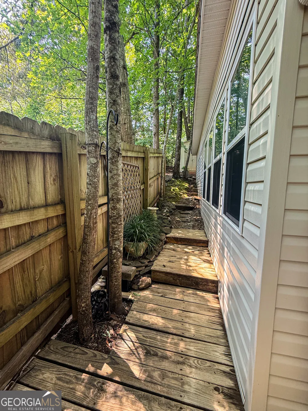 152 Canyon PASS Cleveland, GA 30528