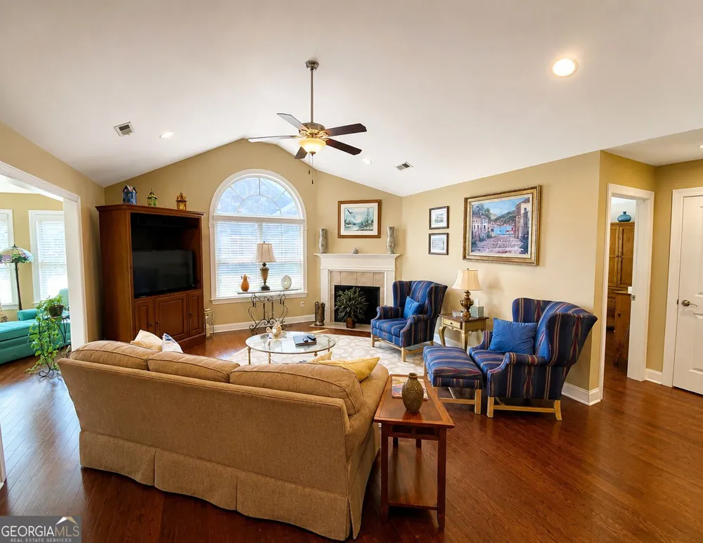1663 Sedgefield DR Ooltewah, TN 37363