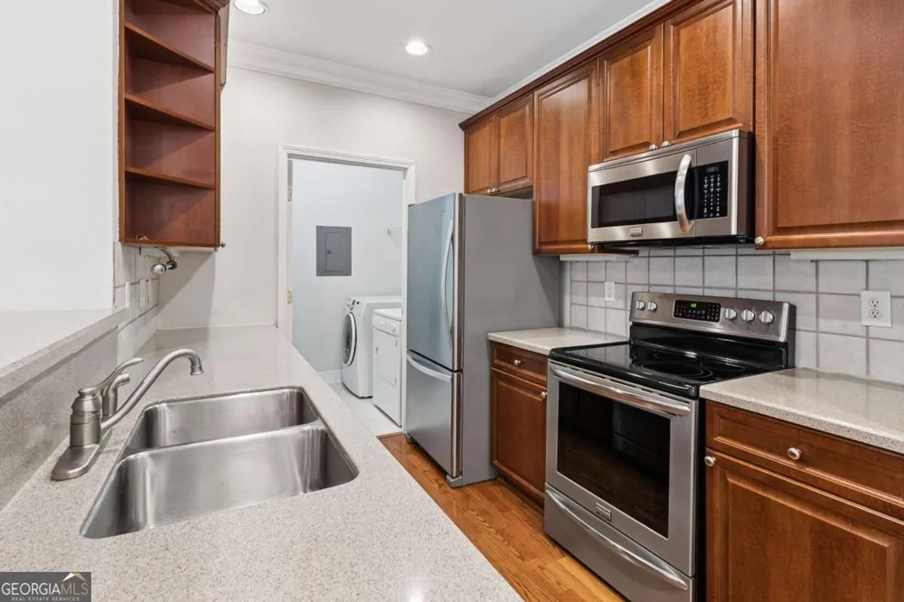 3106 Stratford CMNS Decatur, GA 30033