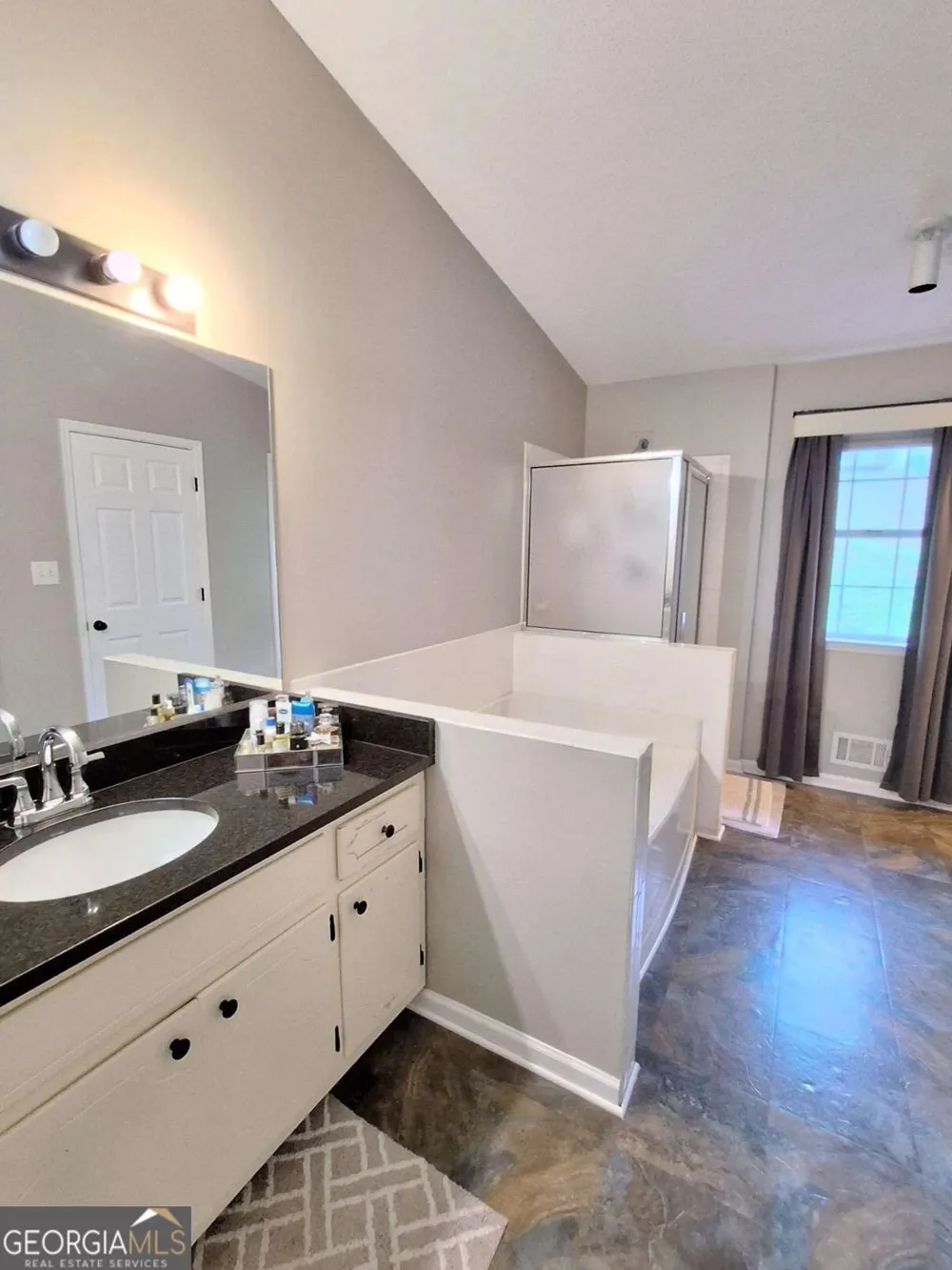 1142 Riverside TRCE Buford, GA 30518