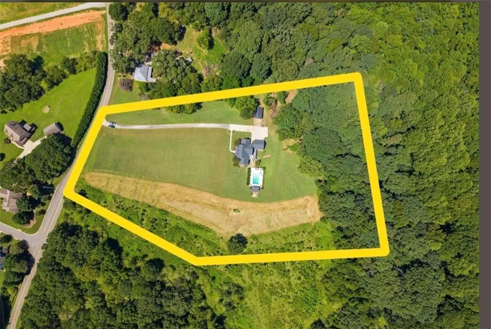 8135 Wallace Wood Road Gainesville, GA 30506