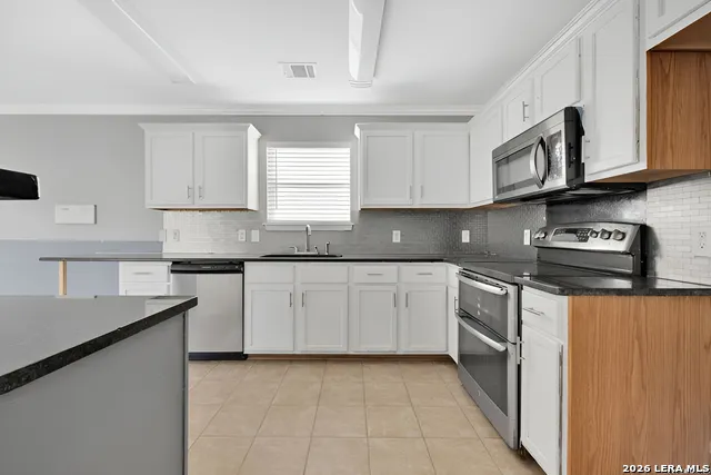 9427 Anderson Converse, TX 78109