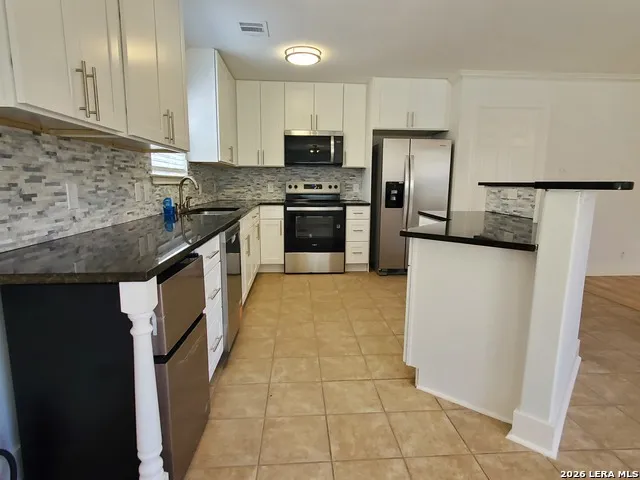 9427 Anderson Converse, TX 78109