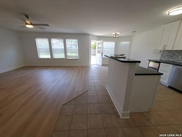 9427 Anderson Converse, TX 78109