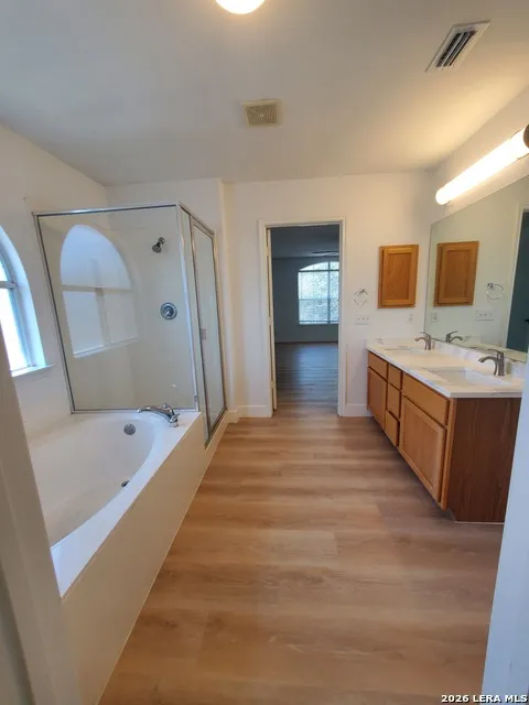 9427 Anderson Converse, TX 78109