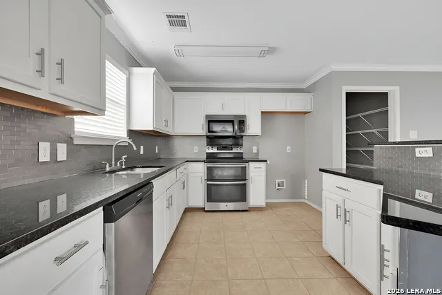 9427 Anderson Converse, TX 78109