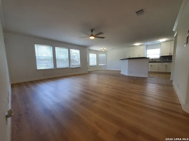 9427 Anderson Converse, TX 78109