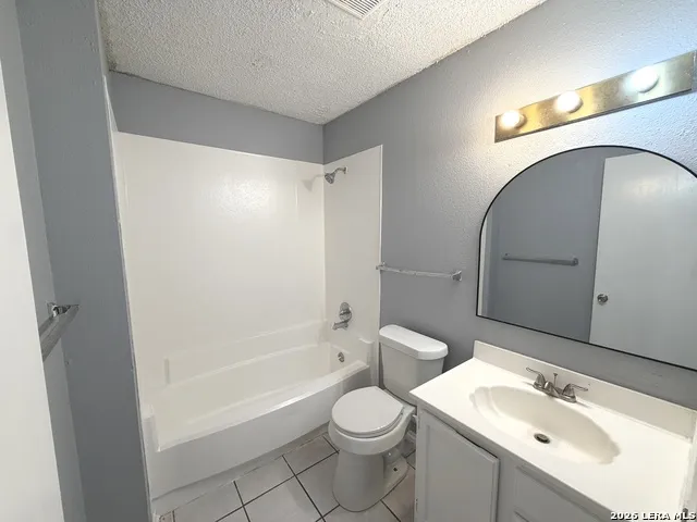 6704 Hickory Springs Dr San Antonio, TX 78249