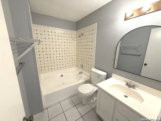 6704 Hickory Springs Dr San Antonio, TX 78249