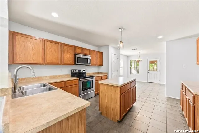 7718 Ruidoso Chase Selma, TX 78154