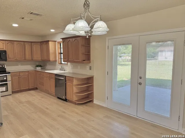 512 S Park Karnes City, TX 78118