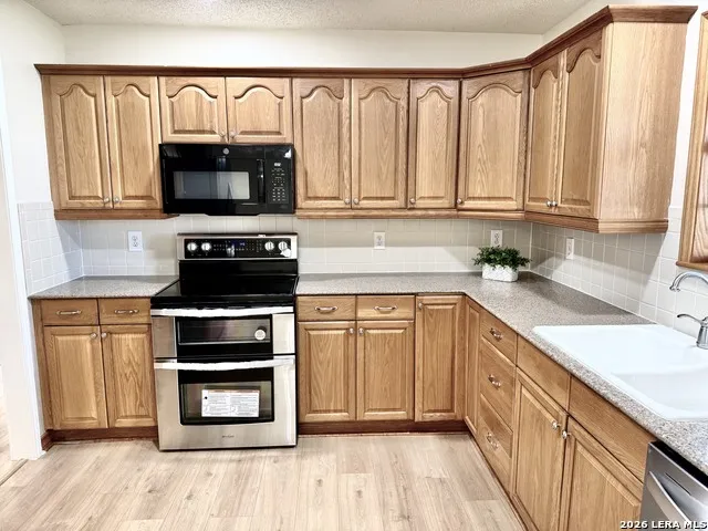 512 S Park Karnes City, TX 78118
