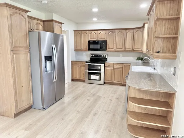 512 S Park Karnes City, TX 78118
