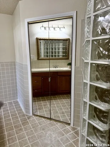 512 S Park Karnes City, TX 78118