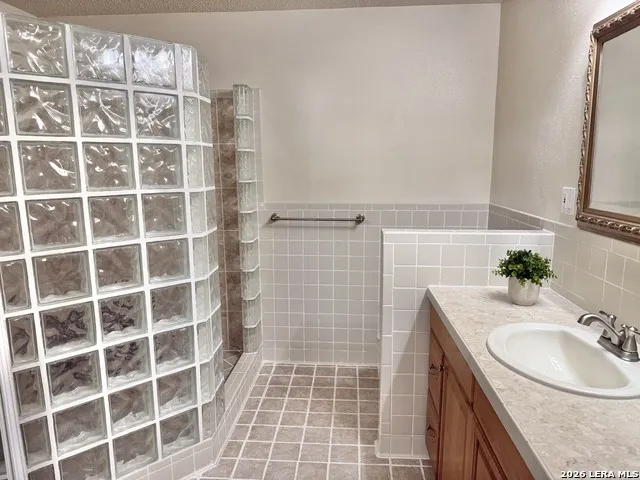 512 S Park Karnes City, TX 78118