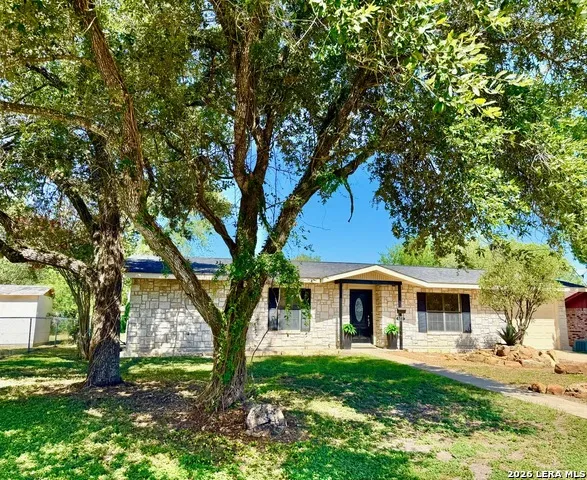 512 S Park Karnes City, TX 78118