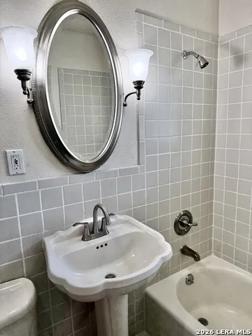 512 S Park Karnes City, TX 78118