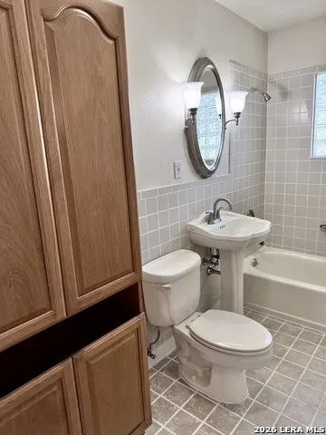 512 S Park Karnes City, TX 78118
